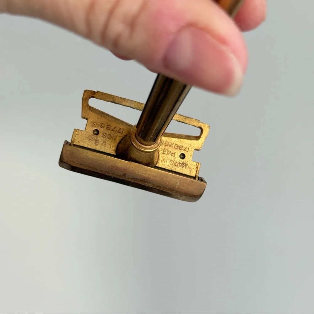 Vintage | Brass Gold GEM Micromatic Open Comb Single Edge Safety Razor Twist End